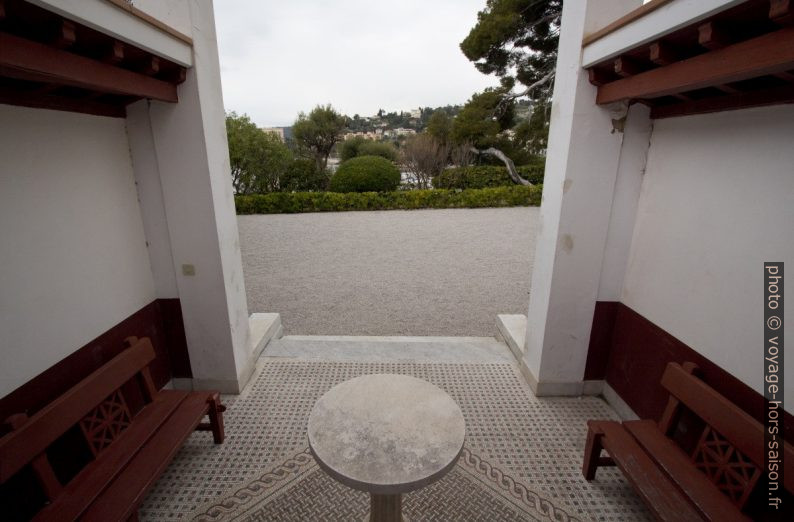 Pergola à l'entrée de la Villa Kérylos. Photo © André M. Winter