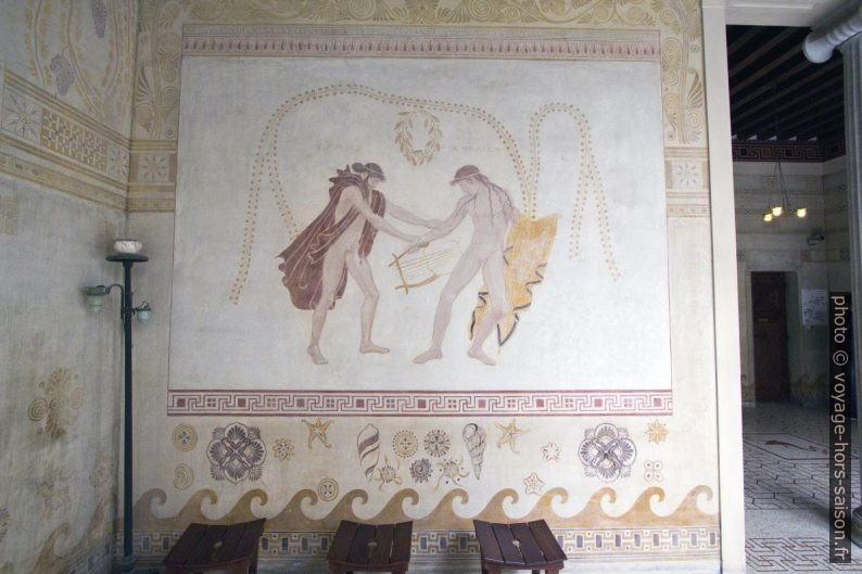 Fresque de la dispute de la lyre entre Apollon et Hermès dans la Villa Kérylos. Photo © André M. Winter