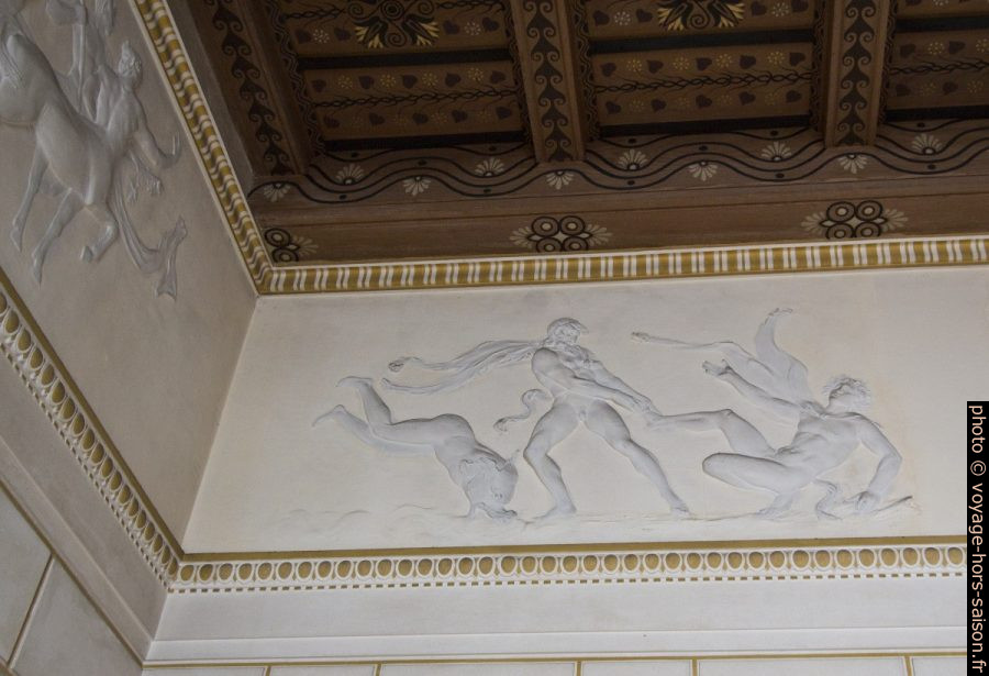 Frise et plafond de l'Oïkos dédié aux arts de la Villa Kérylos. Photo © André M. Winter