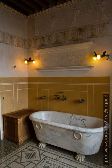 Salle de bain de de Madame Reinach. Photo © Alex Medwedeff