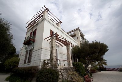 Façade sud de la Villa Kérylos. Photo © André M. Winter