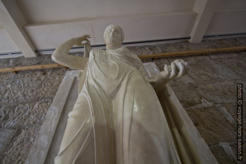 Statue d'Aphrodite «Vénus Génitrix» vue en contre-plongée. Photo © André M. Winter