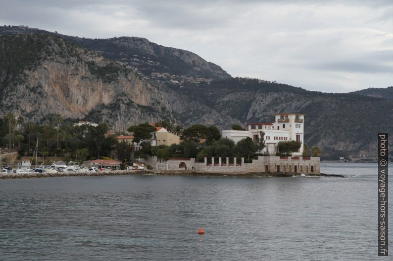 Villa Kérylos sur son petit cap. Photo © Alex Medwedeff