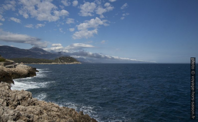 Vue retour vers la Presqu'île du Cap Ferrat. Photo © André M. Winter