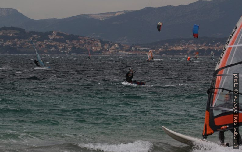 Fous de vitesse dans la Rade de Giens. Photo © André M. Winter