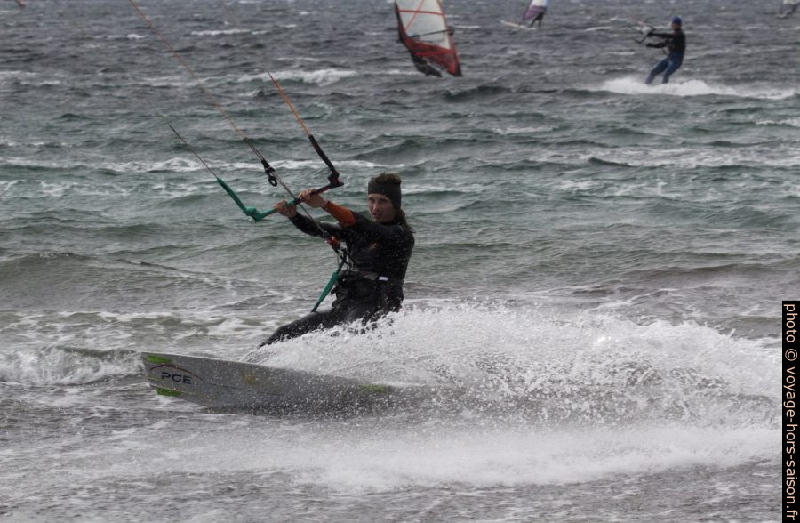 Kitesurfeur à la Plage des Estagnets. Photo © André M. Winter