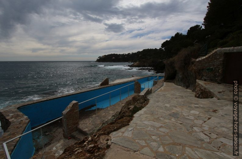 Piscine construite trop près du rivage. Photo © André M. Winter