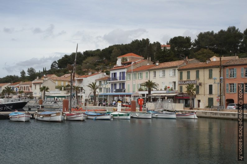 Pointus dans le port de Saint-Mandrier. Photo © Alex Medwedeff