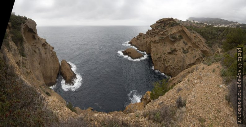 L'Anse Gaméou vue d'en haut. Photo © André M. Winter