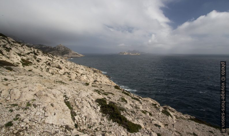 Le Capélan et l'Île de Jarre. Photo © André M. Winter