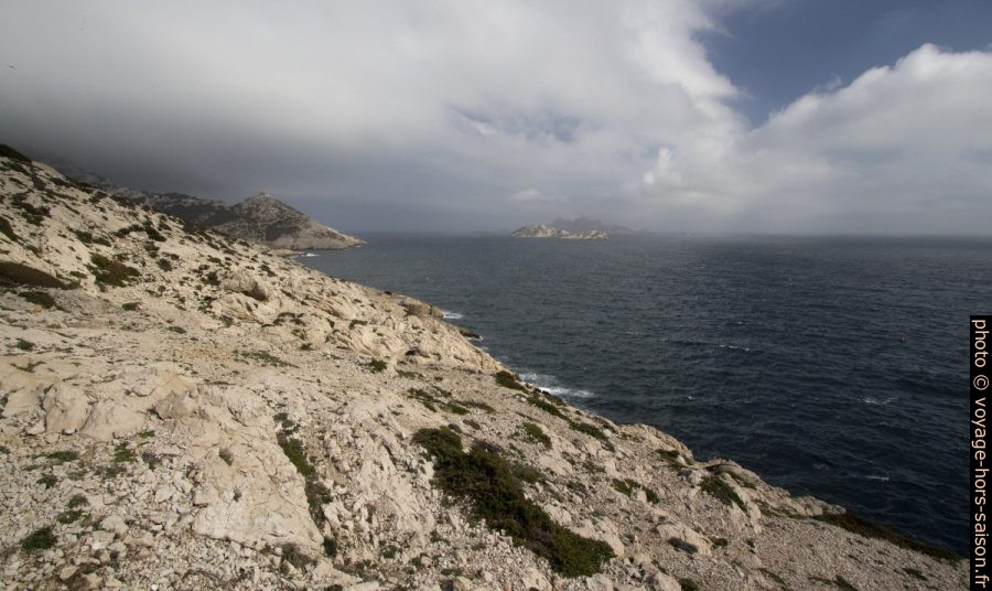 Le Capélan et l'Île de Jarre. Photo © André M. Winter