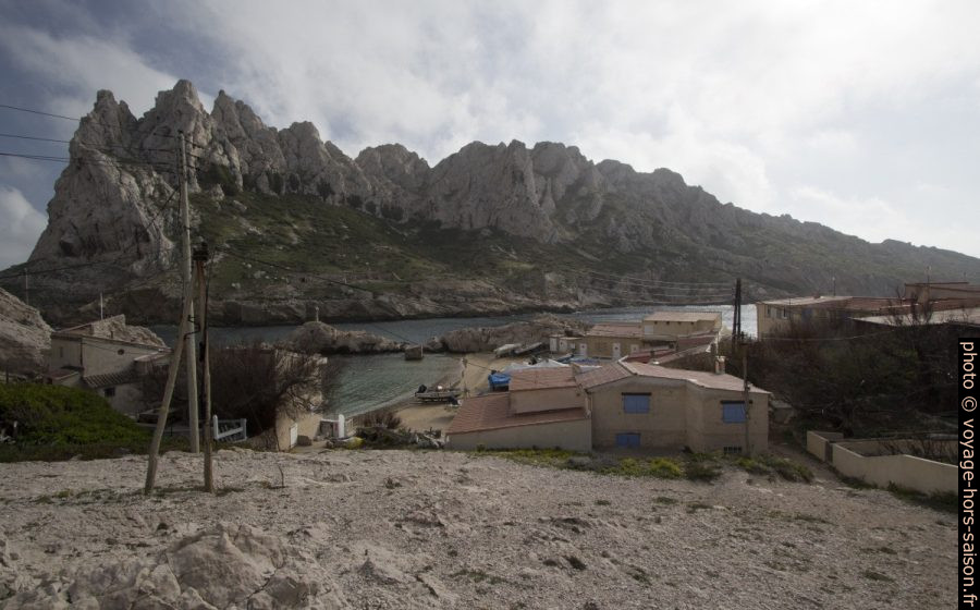 Petite Plage du Port des Croisettes et l'Île Maire. Photo © André M. Winter