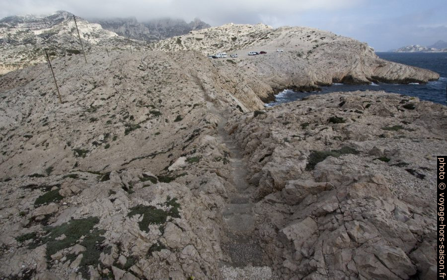 Chemin dans la roche de la Pointe du Cap Croisette. Photo © André M. Winter