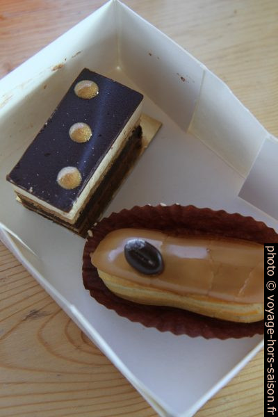 Opéra et éclair café mini. Photo © Alex Medwedeff
