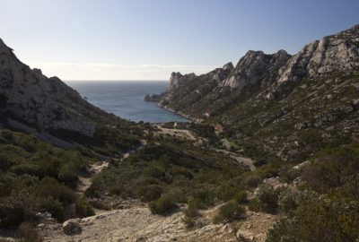 Chemin vers la Calanque de Sormiou. Photo © André M. Winter