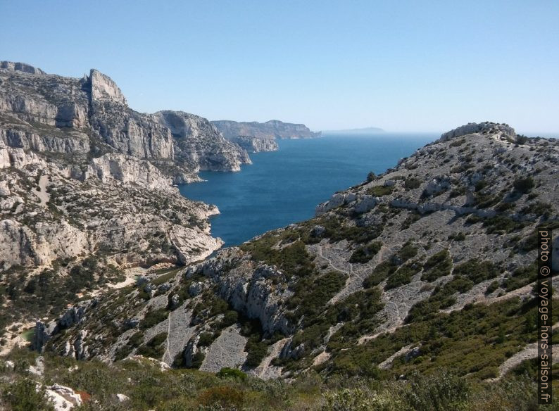 Calanque de Morgiou et vue jusqu'au Cap Sicié. Photo © André M. Winter