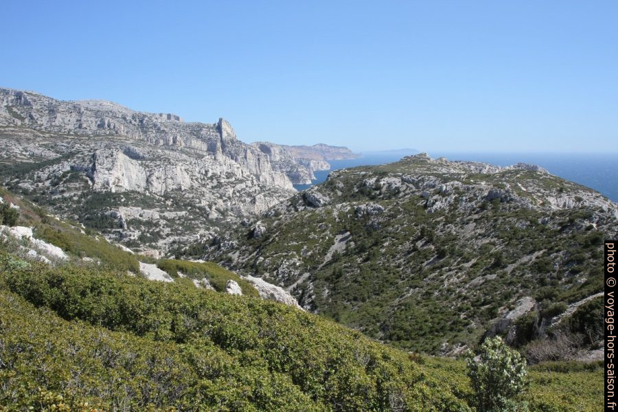 La Grande Candelle et la large Crête de Morgiou. Photo © Alex Medwedeff