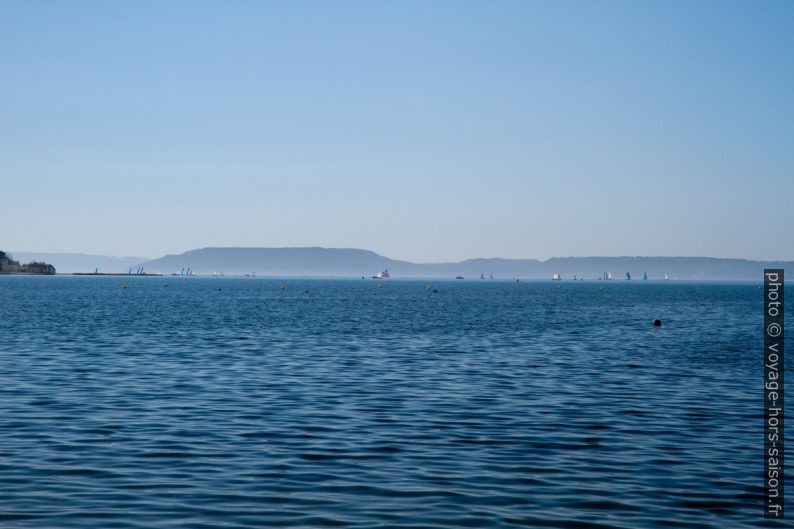 Activité nautique sur l'Étang de Berre. Photo © Alex Medwedeff