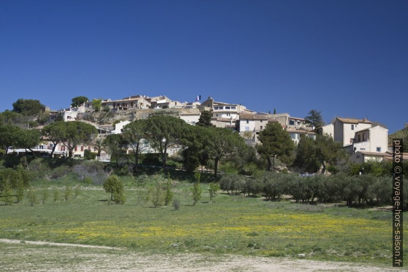 Miramas le Vieux vu de l'ouest. Photo © Alex Medwedeff