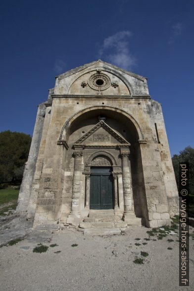 Façade principale avec portails imbriqués de la Chapelle Saint-Gabriel de Tarascon. Photo © André M. Winter