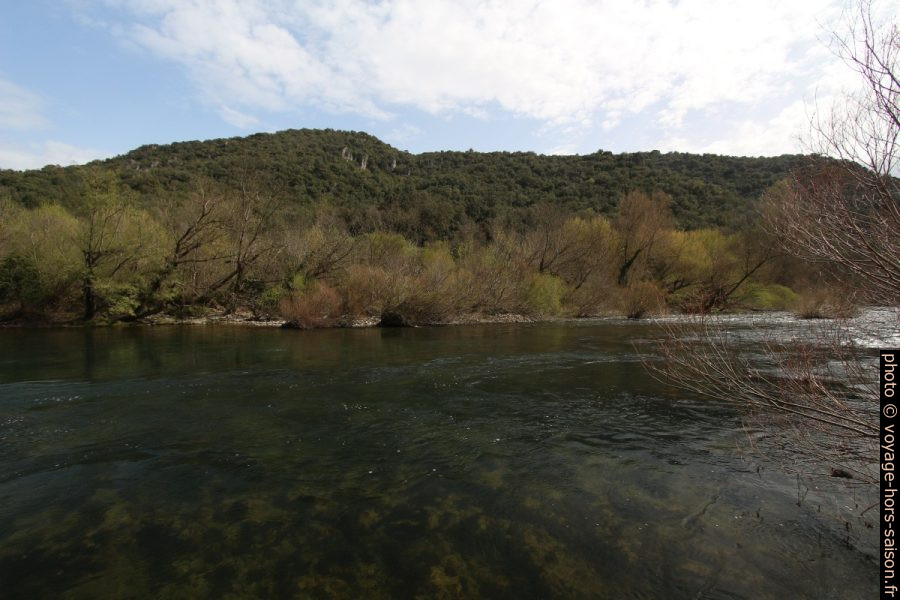 Colline du mas de Santafé sur la rive gauche de l'Héraut. Photo © André M. Winter