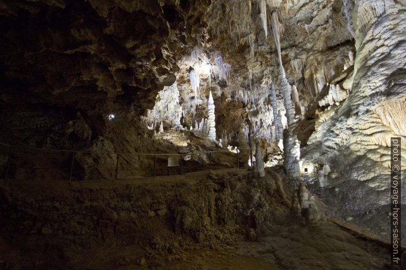 Salle principale de la Grotte de Clamouse. Photo © André M. Winter