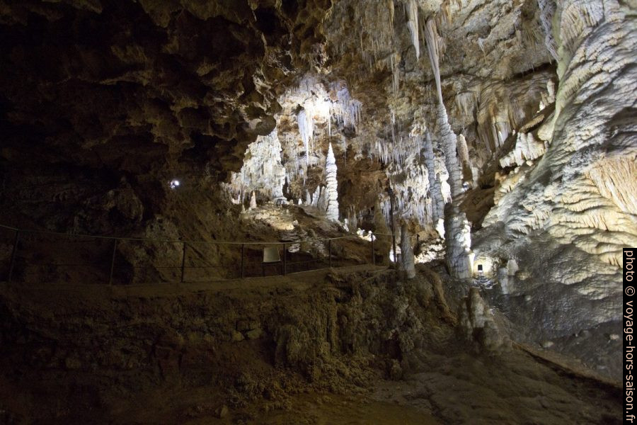 Salle principale de la Grotte de Clamouse. Photo © André M. Winter