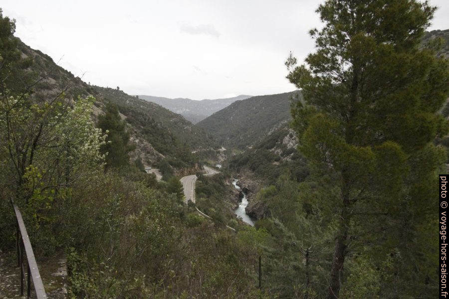 Vallée de l'Hérault en amont de la Grotte de Clamouse. Photo © André M. Winter