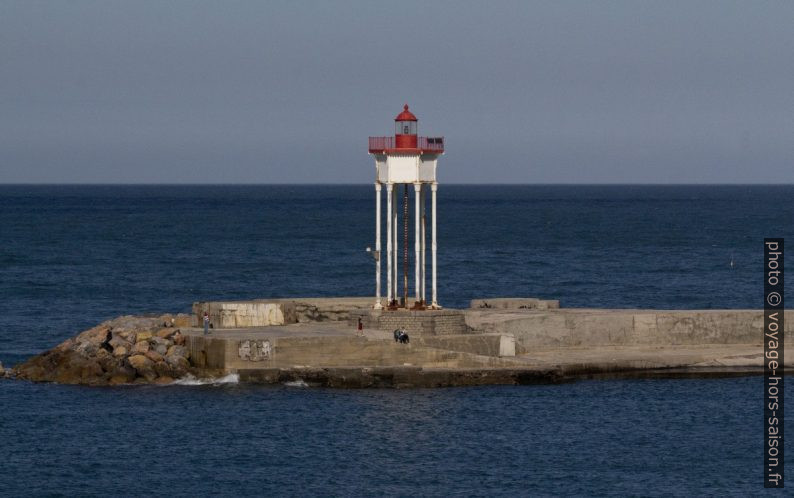 Feu métallique du môle à Port-Vendres. Photo © André M. Winter