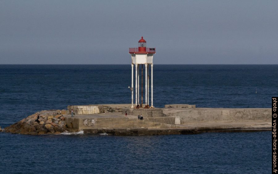 Feu métallique du môle à Port-Vendres. Photo © André M. Winter