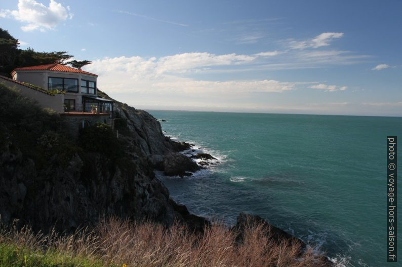 Villa hexagonale au Cap du Fanal. Photo © Alex Medwedeff