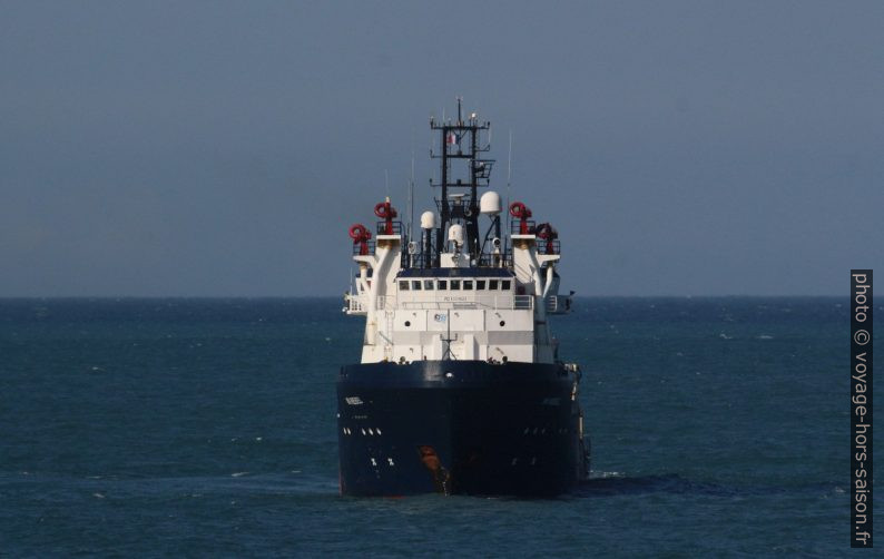 Proue du navire VN Rebel rentrant à Port-Vendres. Photo © André M. Winter