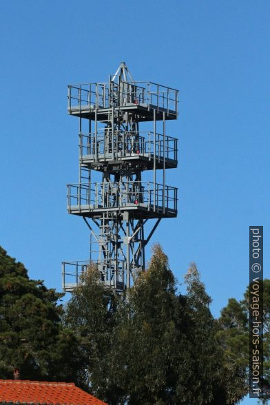 Antenne et signal multiple sur le Cap du Fanal. Photo © André M. Winter