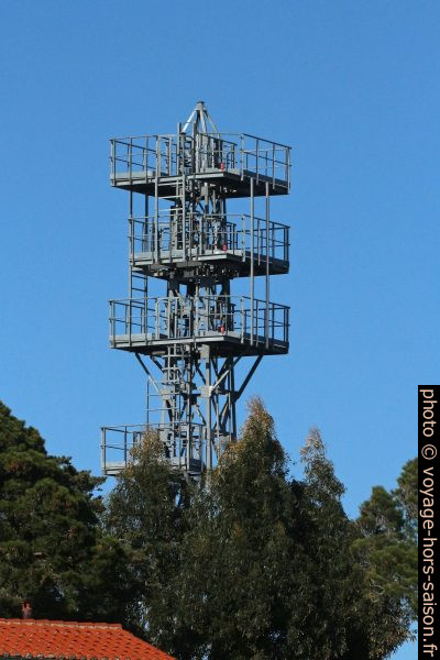Antenne et signal multiple sur le Cap du Fanal. Photo © André M. Winter