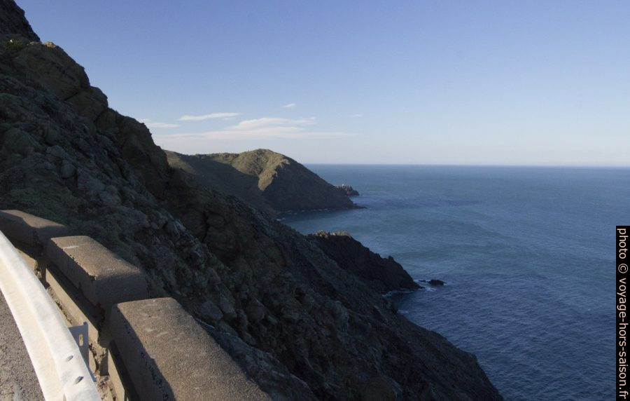 Vue vers le nord et la Punta del Frare et le Cap Marcer. Photo © André M. Winter