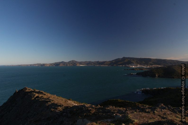 Vue vers le sud-est et le Cap de Creus. Photo © André M. Winter