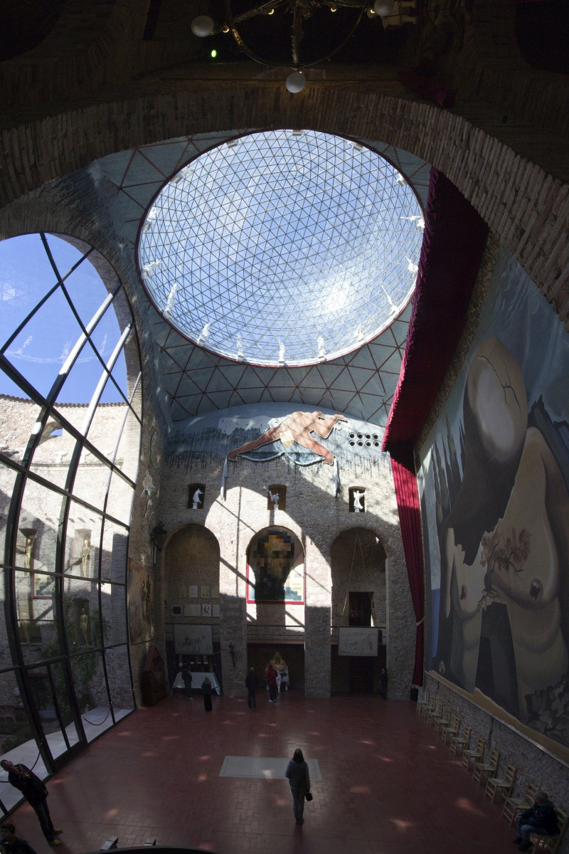 La scène-coupole du Théâtre-musée Dalí. Photo © André M. Winter