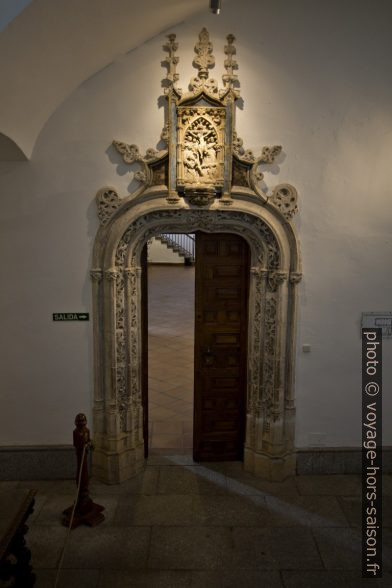 Porte gothique dans le Monasterio de San Juan de los Reyes. Photo © André M. Winter