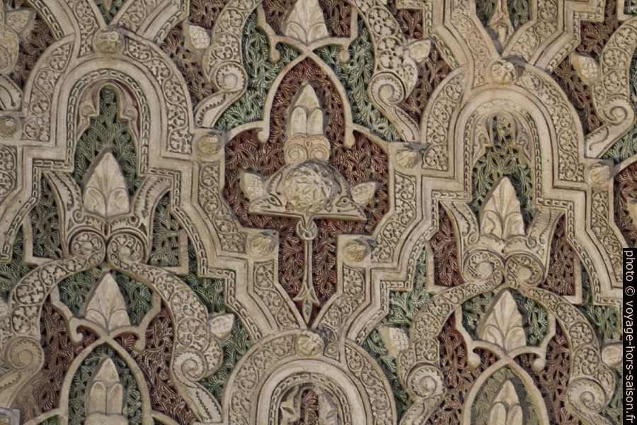 Finesse des décors colorés des murs de la Synagogue El Tránsito. Photo © André M. Winter