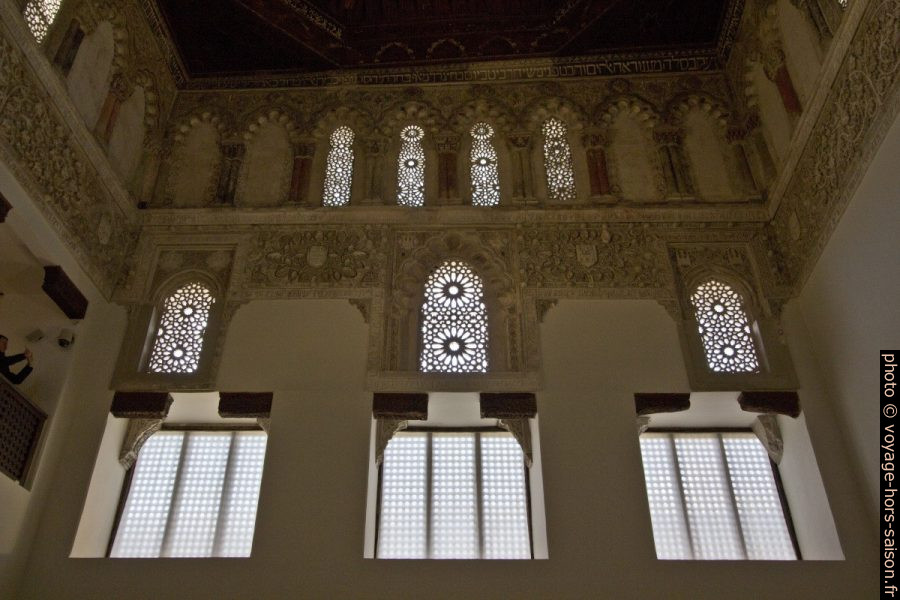 Baies de l'arrière de la nef de la Synagogue El Tránsito. Photo © André M. Winter
