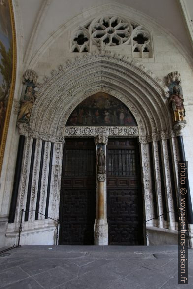 Porte entre la cathédrale et le cloître. Photo © André M. Winter