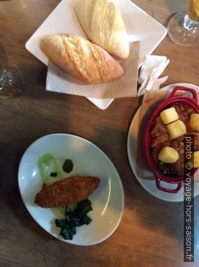 Croquetón de jamón e Estofado de ciervo. Photo © Alex Medwedeff