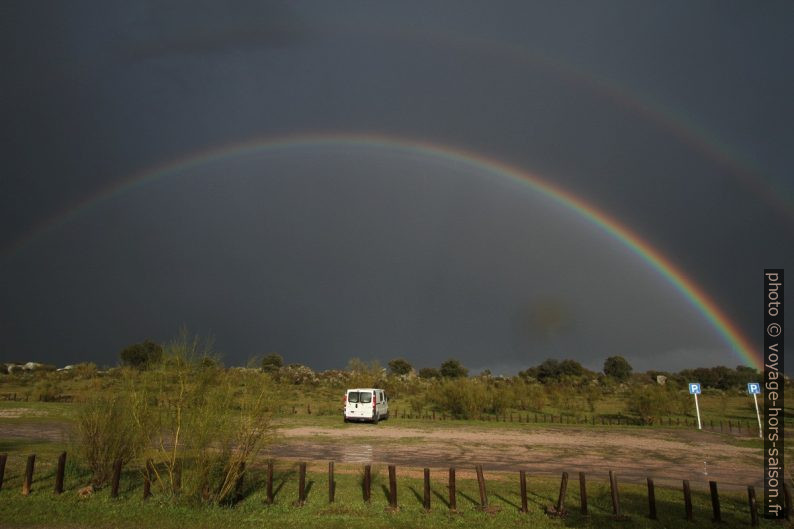 Notre Trafic sous un arc en ciel. Photo © Alex Medwedeff