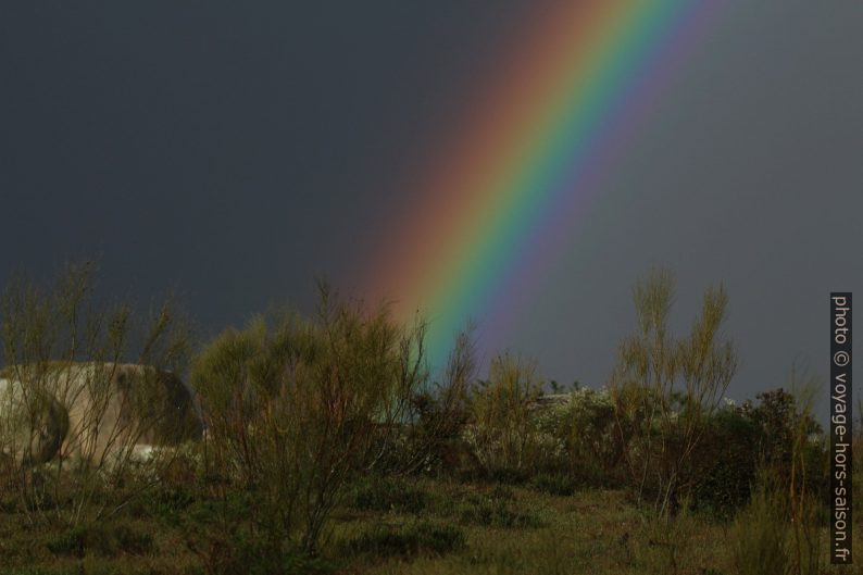 Arc en ciel sur les Barruecos. Photo © André M. Winter