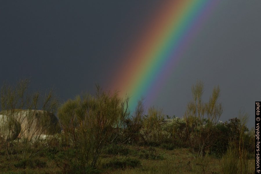 Arc en ciel sur les Barruecos. Photo © André M. Winter
