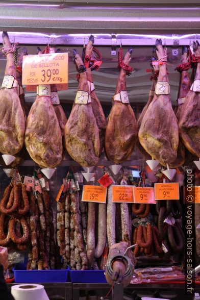 Jamón iberico chez Gabriel Mostazo à Cáceres. Photo © Alex Medwedeff