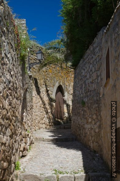 Calle Garguera de Trujillo. Photo © Alex Medwedeff