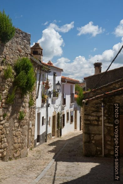 Calle Alhamar. Photo © Alex Medwedeff