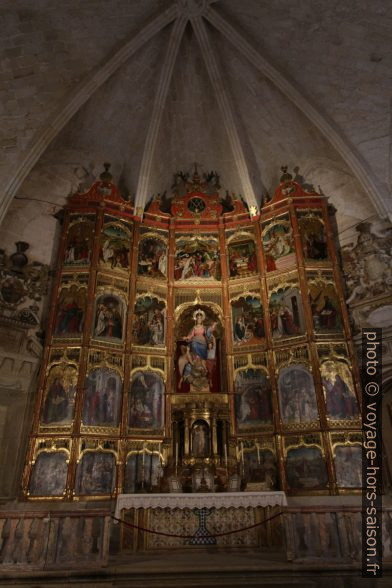 Retable avec 25 tableau du 15e siècle dans l'église Santa María La Mayor. Photo © André M. Winter