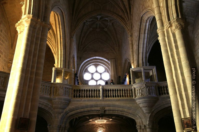 Rosette et tribune de l'église Santa María La Mayor. Photo © André M. Winter